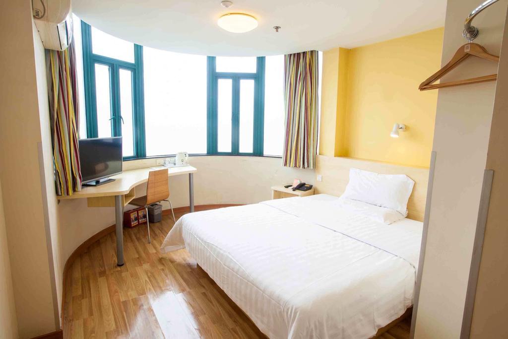 7Days Inn Foshan Qiandeng Lake Nangui Road Subway Station الغرفة الصورة