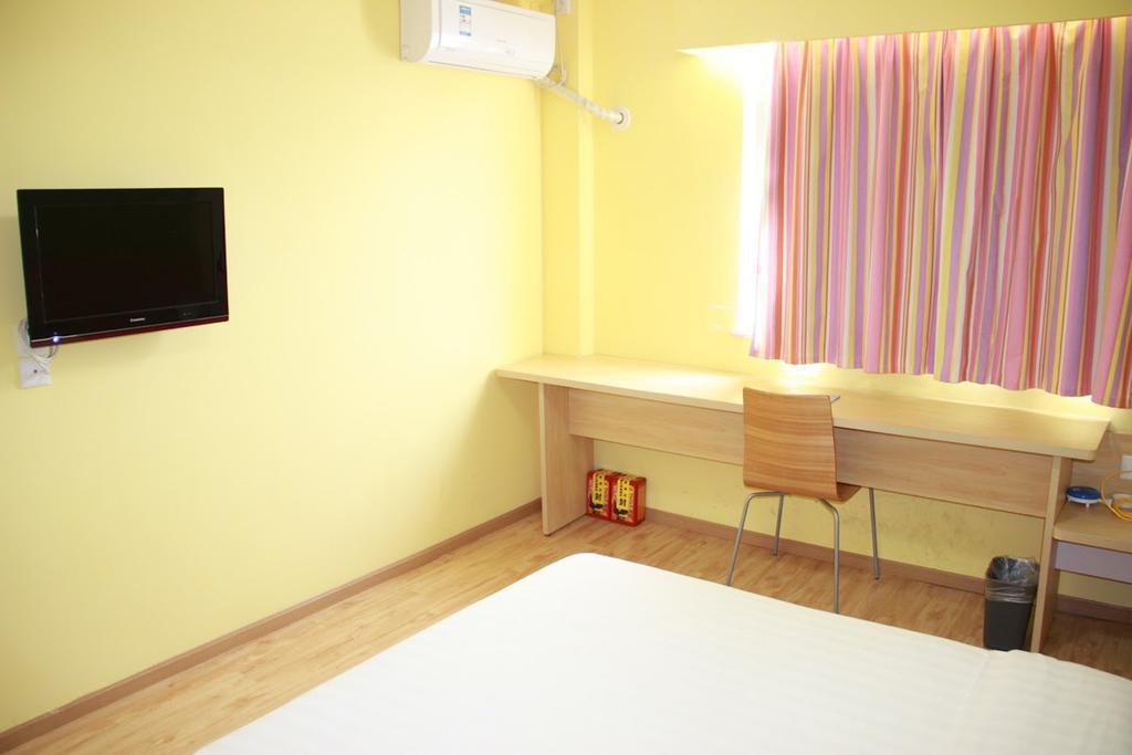 7Days Inn Foshan Qiandeng Lake Nangui Road Subway Station المظهر الخارجي الصورة